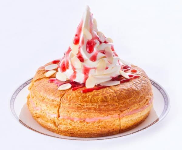 コメダ珈琲店「シロノワール ロイヤルピーチ」ほかほかデニッシュパンにピーチクリームをサンド