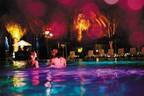 ホテルニューオータニ幕張の“恋するピンクプール”、ピンクライトに包まれる幻想的なナイトプール