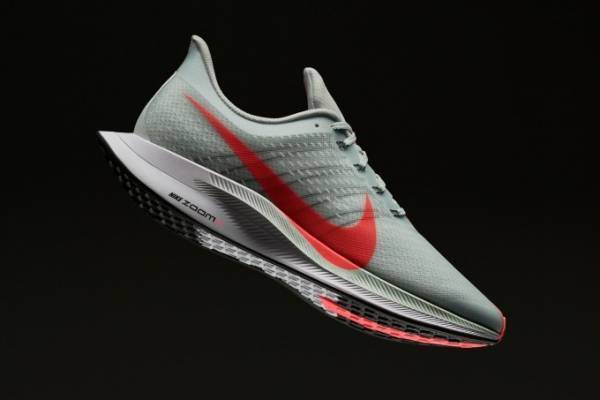 ナイキのランニングシューズ「ナイキ ズーム ペガサス ターボ」日々の走りに特化した新モデル