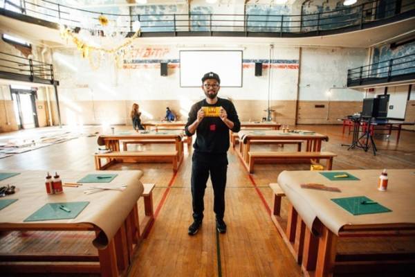 映画『旅するダンボール』"段ボールアーティスト"島津冬樹の活動に迫るドキュメンタリー作品