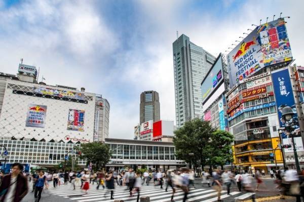 「レッドブル・ミュージック・フェスティバル 東京」山手線車内でライブ＆カラオケ館を丸ごとジャック