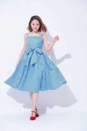 ジルスチュアートから“マーガレットブローチつき”ギンガムチェックドレス、chayとコラボ