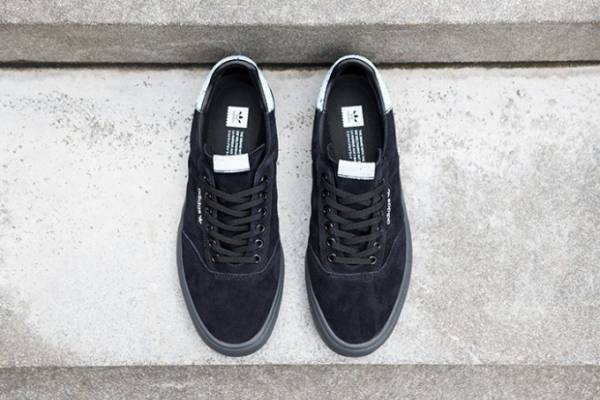 アディダス スケートボーディングの新作スニーカー「3MC」スタンスミスやガゼルのデザインを凝縮