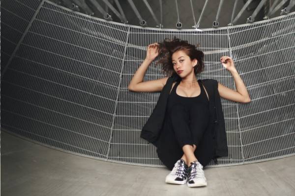 モンキータイム×アシックスタイガーのスニーカー「GEL-MAI」、左右非対称＆異素材ミックス