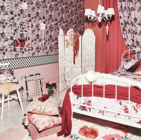 フランフラン"貼って剥がせる"壁紙「リムーバブルウォールペーパー」花柄やドットで部屋をメイクアップ