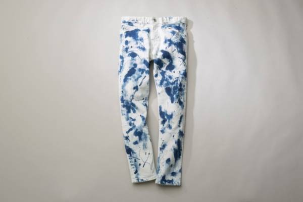 ディーゼル 青山限定、ホワイト×インディゴの「岡山デニム」職人手作業による独自の染色加工