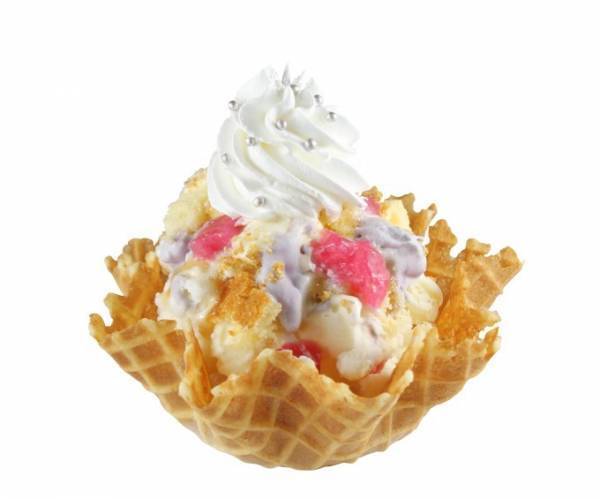 コールドストーンの新作アイス「Lila-リラ-」”スミレ風味”のクリームやカシスジュレを添えて