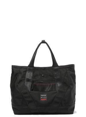 デンハム×ブリーフィング、Wネームロゴ付きの特別なトート＆バックパック