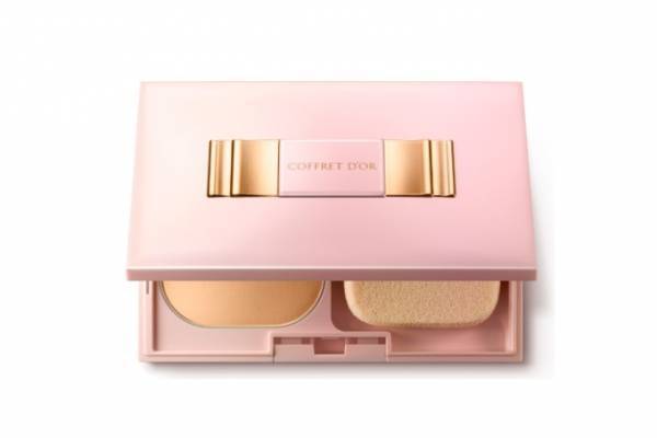 コフレドールから乾燥知らずの“生湿感”パウダーファンデーション、サンリオ限定デザインも