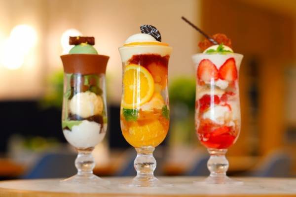 「資生堂パーラー サロン・ド・カフェ」ラゾーナ川崎店の夏限定パフェ3種、夏苺や和素材をふんだんに使用