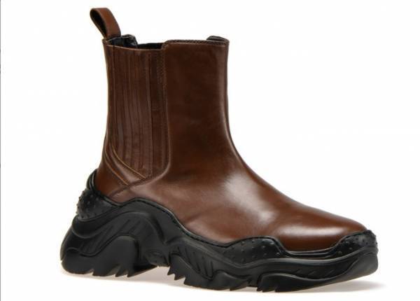 N°21の新作シューズ、ボリュームソールのブーツ＆レザーシューズ