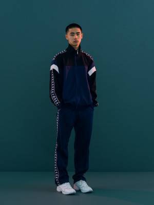 クリスチャンダダ×カッパ、ブランドマークのテープをあしらったシャツやMA-1ジャケットなど