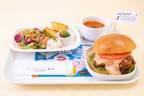 「ピーナッツ」コラボカフェ、うめだ阪急で機内食風ハンバーガーやスヌーピーのスカイゼリーなど