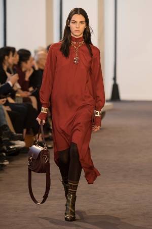 クロエの新作「TESS」丸型ボディのフェミニンなショルダーバッグ、東京・大阪では限定イベントも