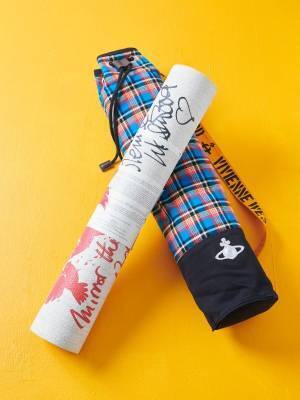 ヴィヴィアン・ウエストウッドから天然素材のヨガマット、マサイチェック柄のキャリーバッグ付き