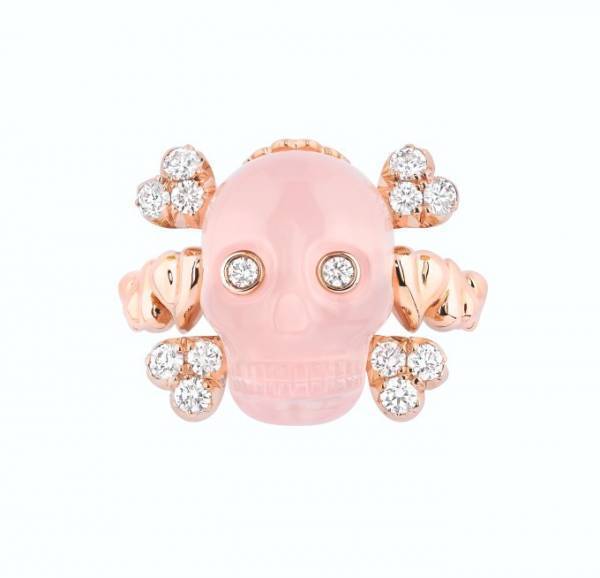 ディオールの新作ジュエリー「テト ドゥ モール」スカルにクローバー＆すずらんの冠を飾って