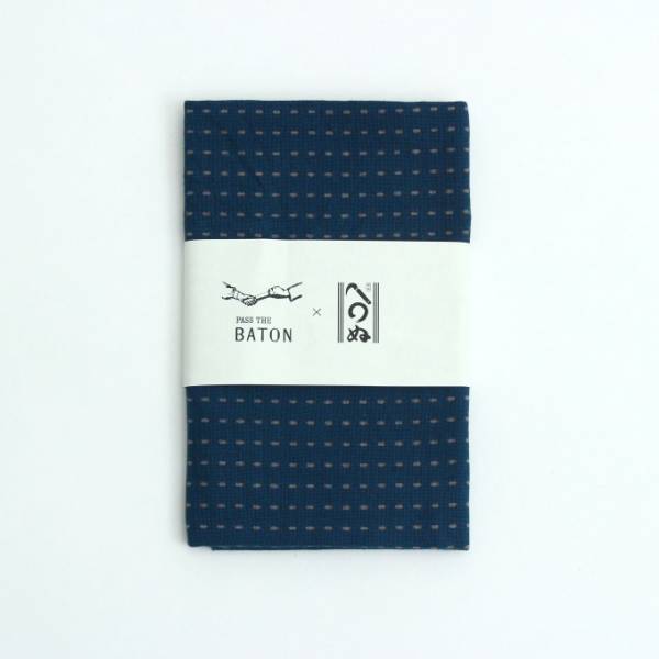 手ぬぐい専門店「かまわぬ」の手ぬぐいを奄美大島紬の泥染めで再生、パスザバトン京都祇園店で発売