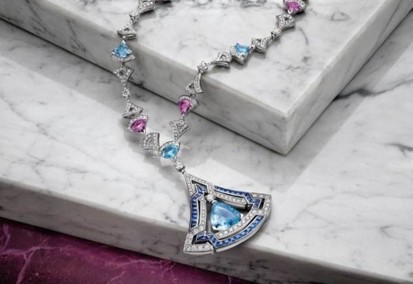 ブルガリ「ディーヴァ ドリーム」新作、鮮やかなジェムを配した扇型ネックレス＆イヤリング