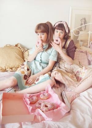 シャーリーテンプルの”オトナ服”18年秋、ドーナツ＆ジャム瓶柄のワンピース＆ベビードール