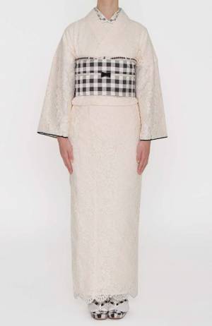 ドゥーブルメゾン初店舗が神楽坂にオープン、白＆ギンガムチェックが基調のきものをラインナップ