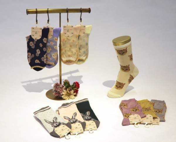 ポール ＆ ジョー シスター新作ソックス、毛並みまで再現したネコ＆"ポンポン"付きウサギ柄