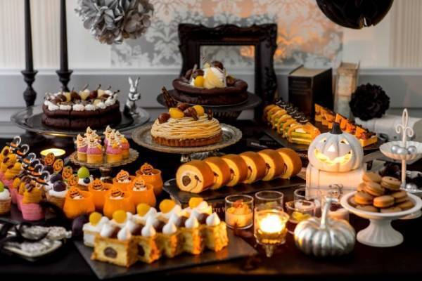 ホテルニューオータニ大阪で「スイーツ＆サンドウィッチビュッフェ ～栗とぶどうのハロウィンスイーツ～」