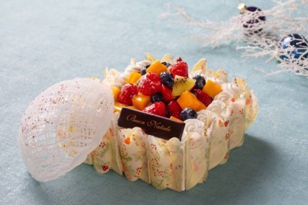 グランド ハイアット 東京の新作クリスマスケーキ、エクレアを贅沢に乗せたモザイクケーキなど
