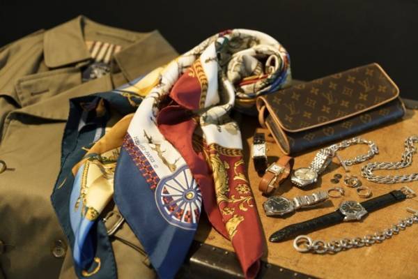 アーバンリサーチ「贅沢品展」東京・大阪で、バーバリーやエルメスのヴィンテージアイテムが勢揃い