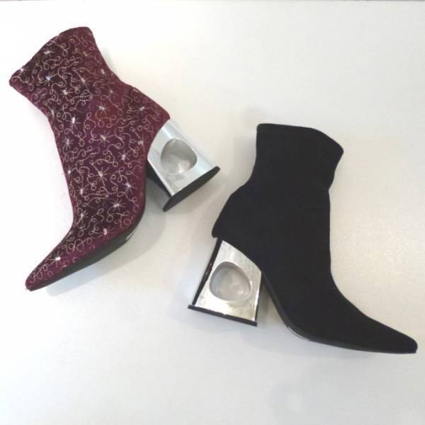 ジェフリーキャンベル新作「ホールヒールポインテッドトゥショートブーツ」穴あきヒール×ベルベット