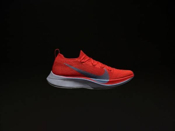 ナイキのランニングシューズ「ナイキ ズーム ヴェイパーフライ 4% フライニット」走りの効率性を追求