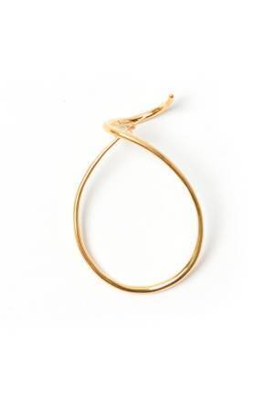 sacai×シャルロット・シェネの右耳用ピアス - ひねりを加えたアシンメトリーなフープピアス