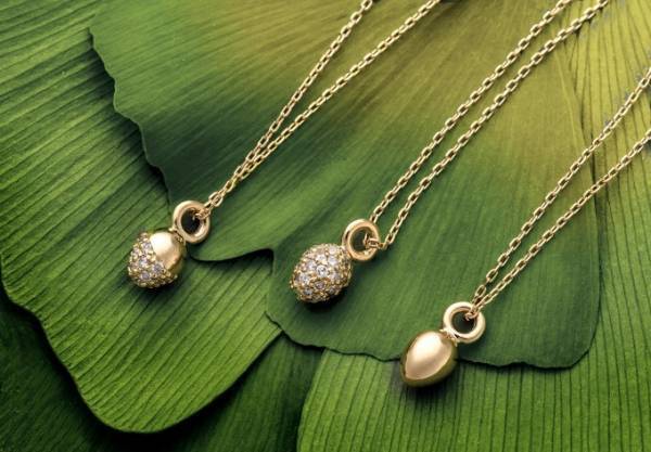 ナチュア & ニコライ バーグマン「ギンコ」"銀杏"モチーフの新作チャームネックレス