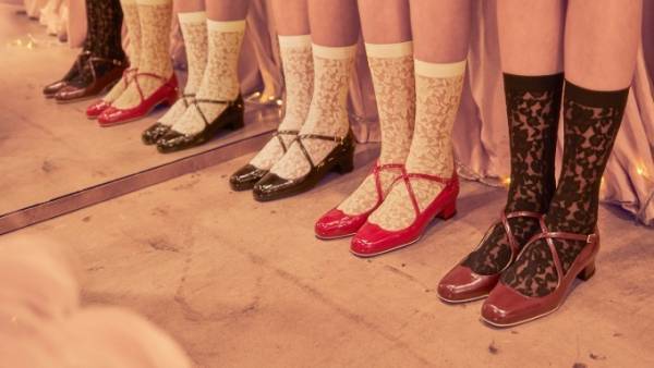 キワンダの新作レッグウェア、ハートモチーフ＆花模様のシースルーソックス