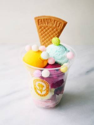 マリオジェラテリアから「七色のジェラートパフェ」7種のジェラートを一度に味わう限定メニュー
