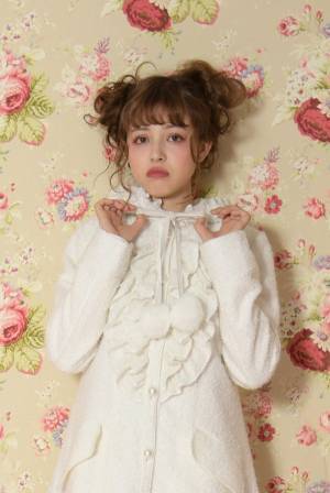 エミリーテンプルキュートから“不思議の国のアリス”風ワンピース＆ラメ入りツイードコート