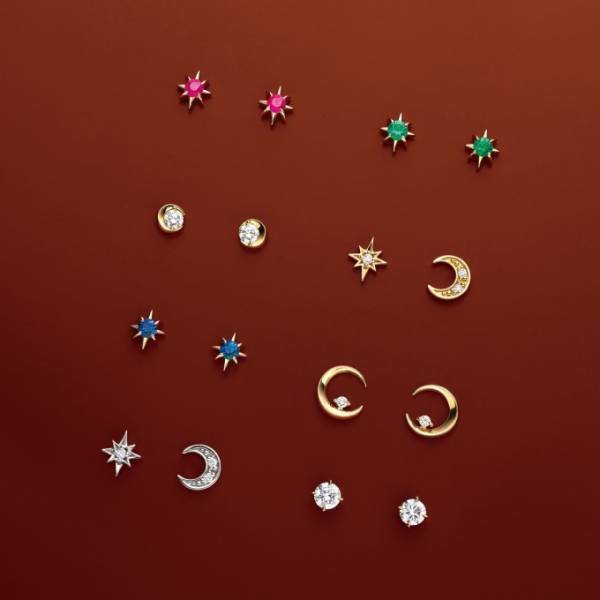 スタージュエリーのクロス×星を合わせた「クロッシングスター」新作、ダイヤ付きピアス＆ネックレスなど