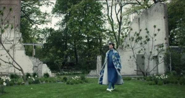 ジル・サンダー×映画監督ヴィム・ヴェンダース、男女が"タイムループ"する18秋冬ムービー