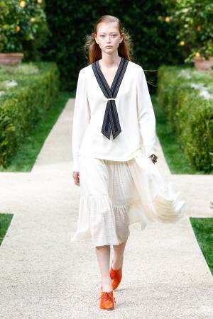 トリー バーチ 2019年春夏コレクション、両親が繰り出す“真夏の大冒険”に想いを馳せて