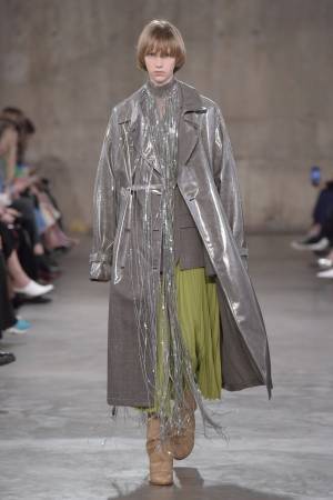 ポーツ 1961 2019年春夏コレクションをライブ配信