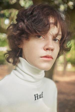 ハフ初のウィメンズ向けウェア「ドローレス・コレクション」全面ロゴプリントのデニムジャケットなど