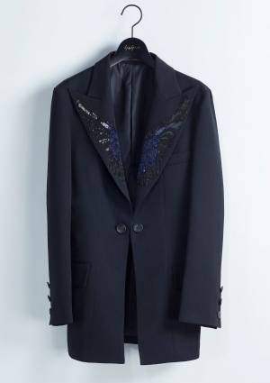 ヨウジヤマモト限定ウィメンズアウター“エンジェルの羽”やロゴをビジュー刺繍で表現