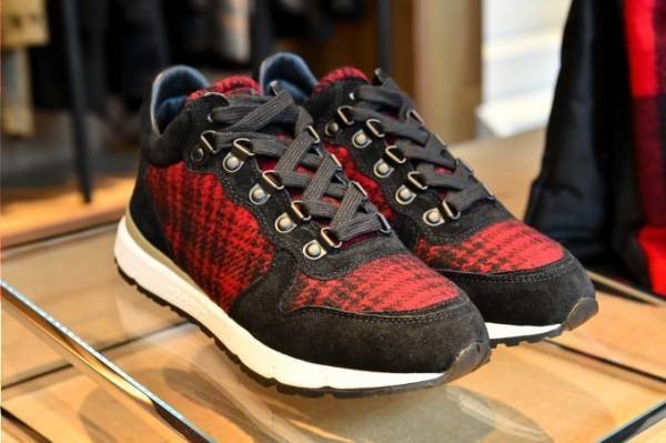 ウールリッチ旗艦店を南青山にオープン、新作アウトドアウェアやグリフィンとのコラボダウン発売