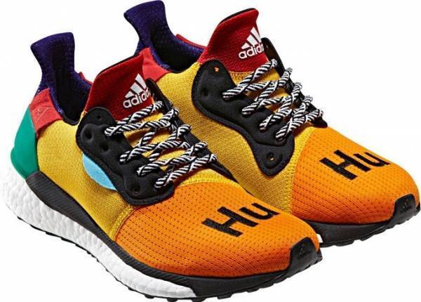 アディダス×ファレル・ウィリアムス、BOOST フォーム採用の色鮮やかなスニーカー