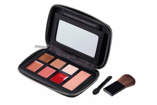 THREEのクリスマスコフレ - アイ・リップ・チークに使えるマルチカラーパレットなど