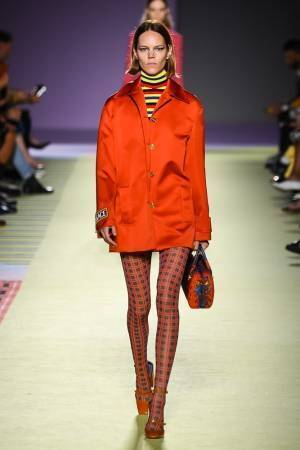 ヴェルサーチ 2019年春夏コレクション - 柄ON柄のミックスコーデでパワフルに