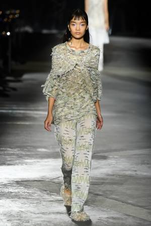 ミッソーニ 2019年春夏コレクション - 夜風に吹かれて、芸術に触れるミラノの夜