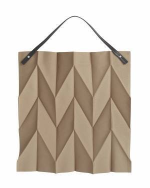 イッタラＸイッセイミヤケのホームコレクション新作、新デザインのプリーツバッグ&ポーチなどが仲間入り