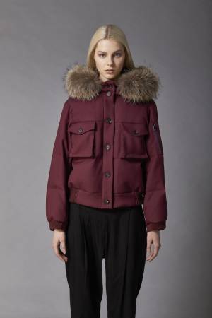 タトラス新作メンズ＆ウィメンズアウター、軽量ウールダウンや可憐なショート丈ジャケット