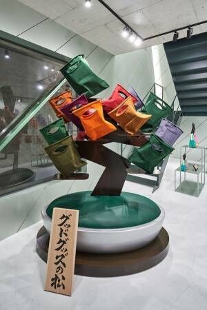 ミー イッセイ ミヤケのバッグが&quot;盆栽&quot;に「グッドグッズの松」代官山で展示