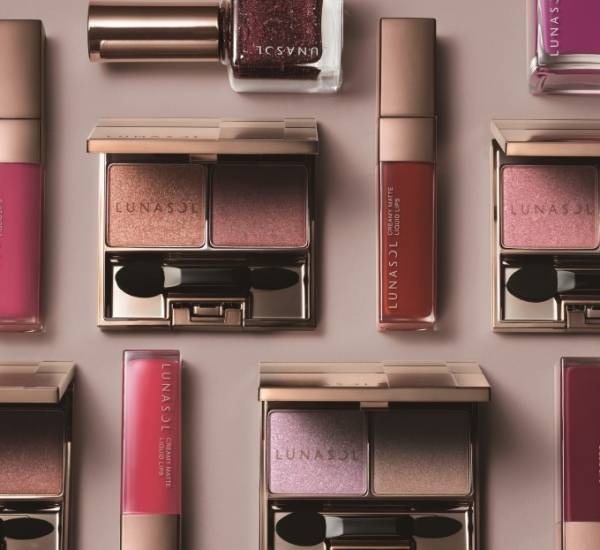 ルナソルのクリスマス限定コスメ、“青み”の効いたディープカラーのアイシャドウ＆リップなど